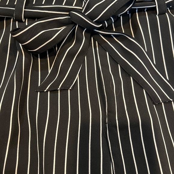 Chic & Flowy Wide-Leg Striped Pants - Who What Wear (Size Medium) - Picture 2 of 8